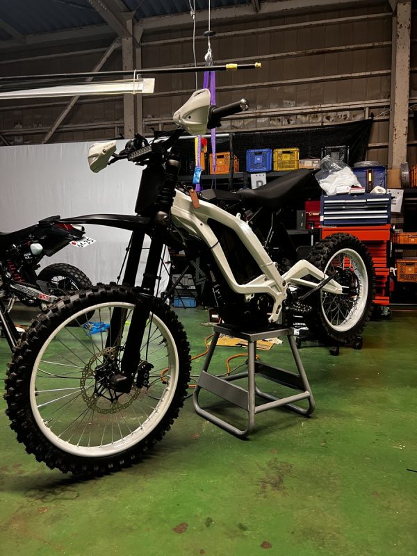 準備はできた！ オフロードのレースはメンバー全員初参加です。…（写真1）