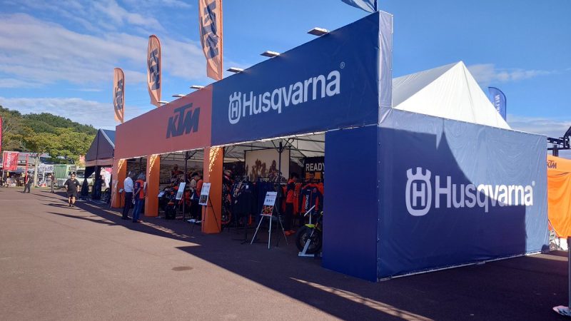 MotoGPでは、#KTM ブースの設営、施工、スタッフを行…（写真3）