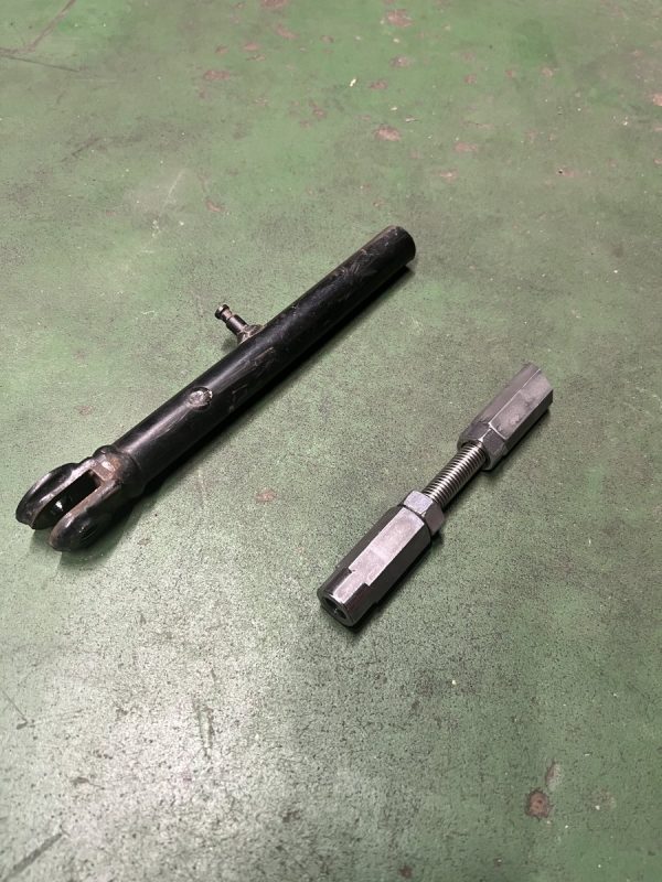 FTR223 がロンスイになったので、サイドスタンドが合わな…（写真1）