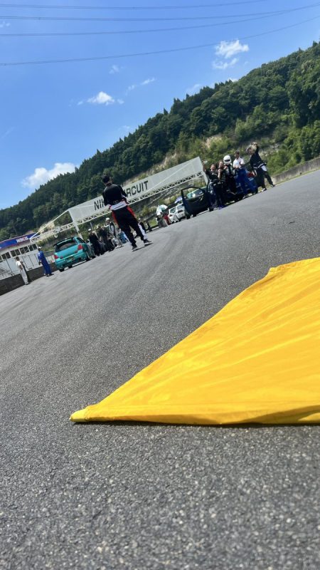 日光サーキットにて今日はクルマの耐久レースのスタッフに行って…（写真1）