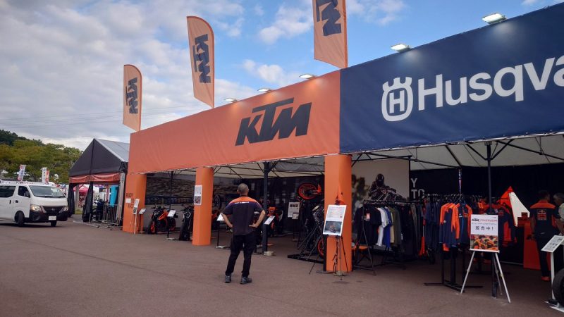 昨年に引き続き、今年もMotoGPにてKTMのブース設計、施…（写真1）